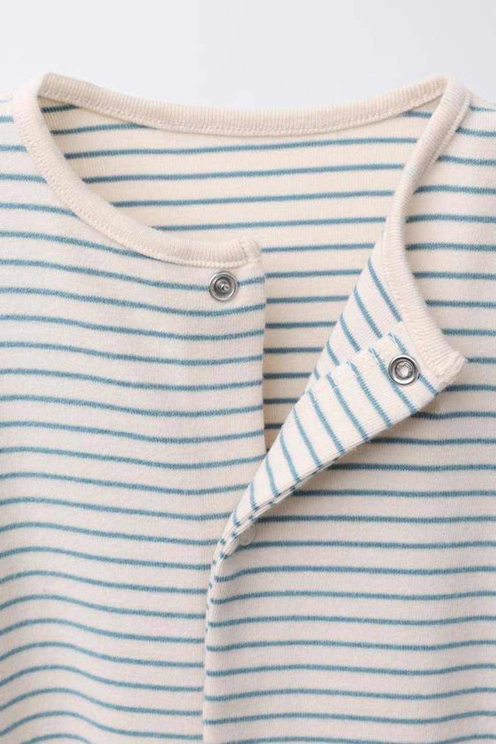 ZARA ПОЛОСАТЫЙ КОМБИНЕЗОН С ТРАНСФОРМИРУЕМЫМИ НОСКАМИ, ЭКРЮ/СИНИЙ