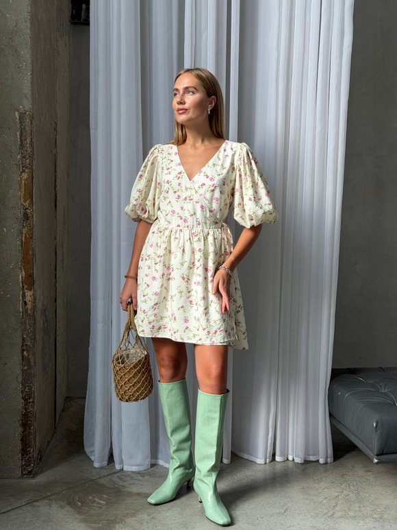 Платье Зефир молочный с розой