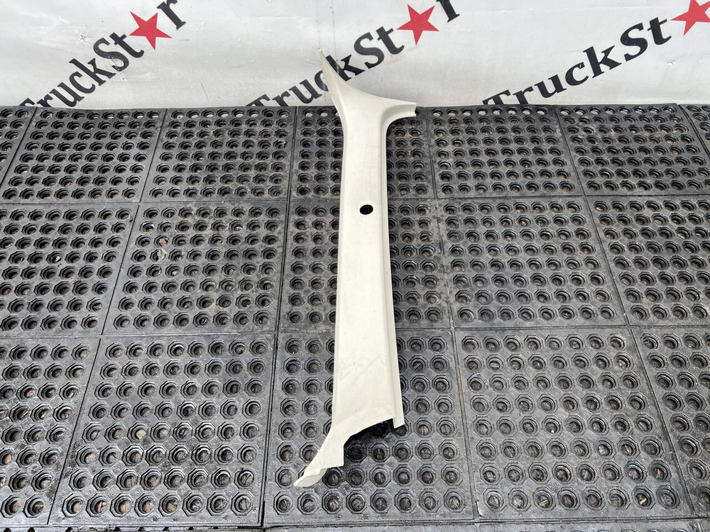 Накладка стойки лобового стекла правая 2023г