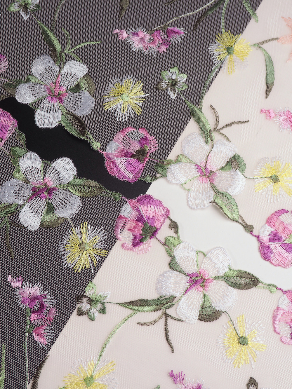 Вышивка на сетке пион с мультиколор неэластичная ширина 22 см (2 стороны)