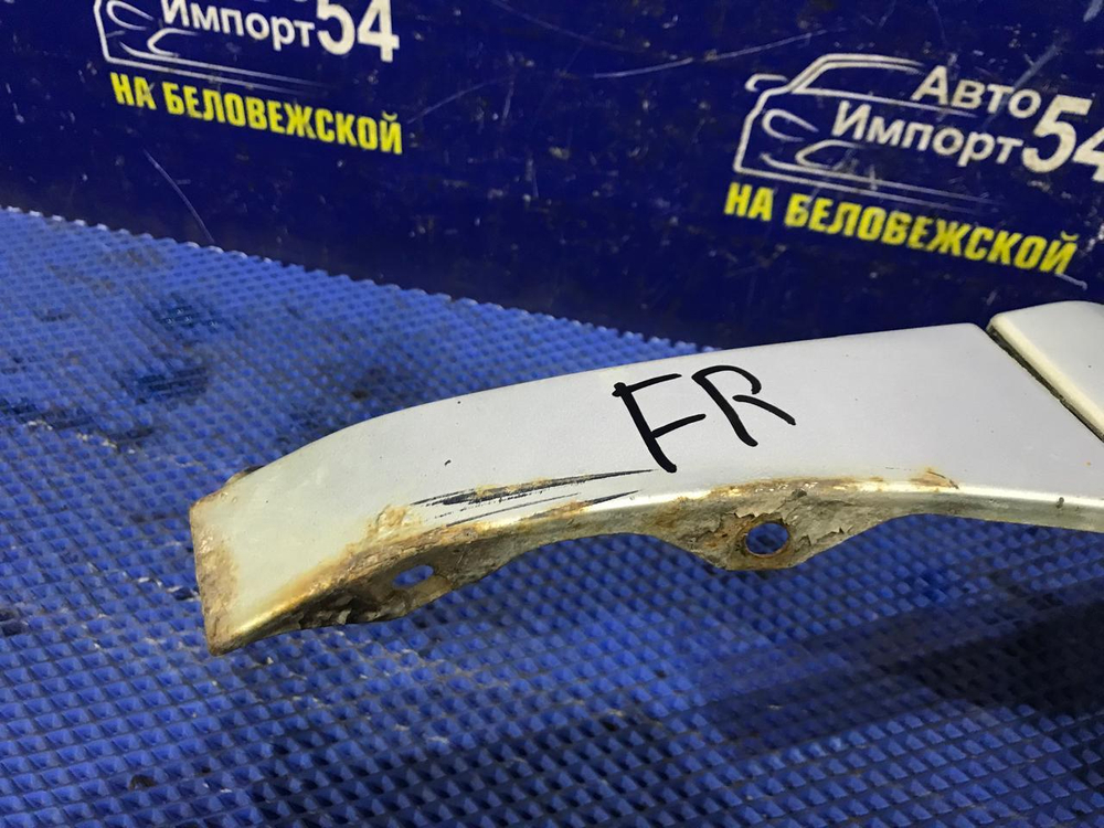 Крыло переднее правое MITSUBISHI CHARIOT 1994