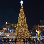 Светодинамическая елка каркасная - встроенная гирлянда: теплый свет - "Уральская" 24 м