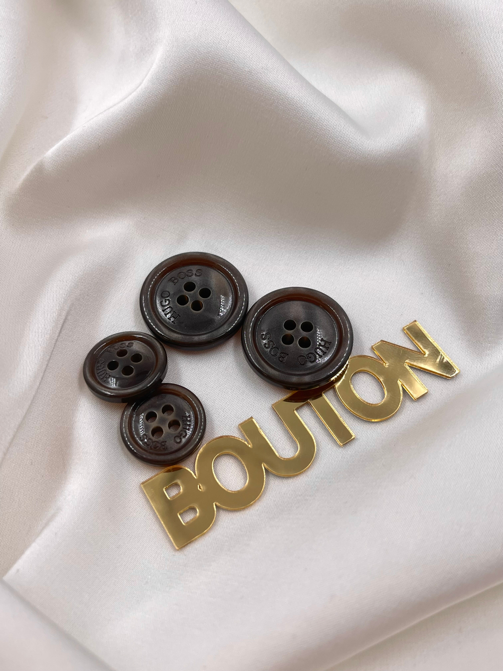 Пуговицы на прокол ХугоБ. темно-коричневые с перламутровым переливом