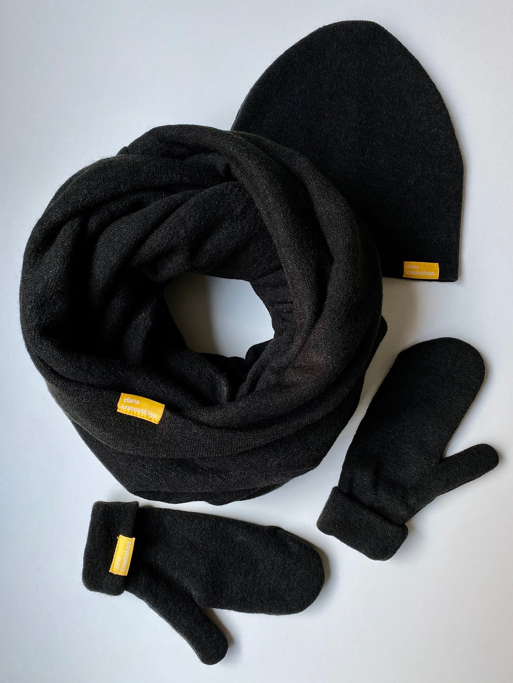 Комплект из турецкой шерсти: шапка + снуд + варежки (цвет - черный)