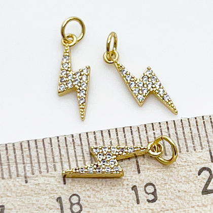 Подвеска Молния, позолота, фианиты, размер 14*5 мм, цена за 1 шт