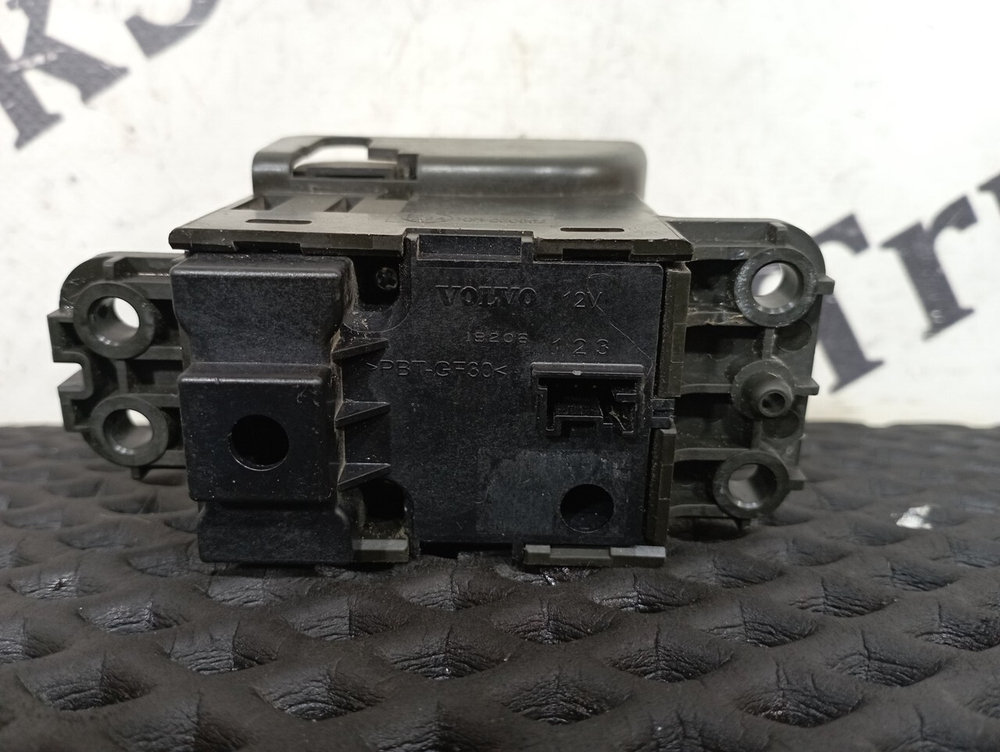 Кнопка ручного тормоза