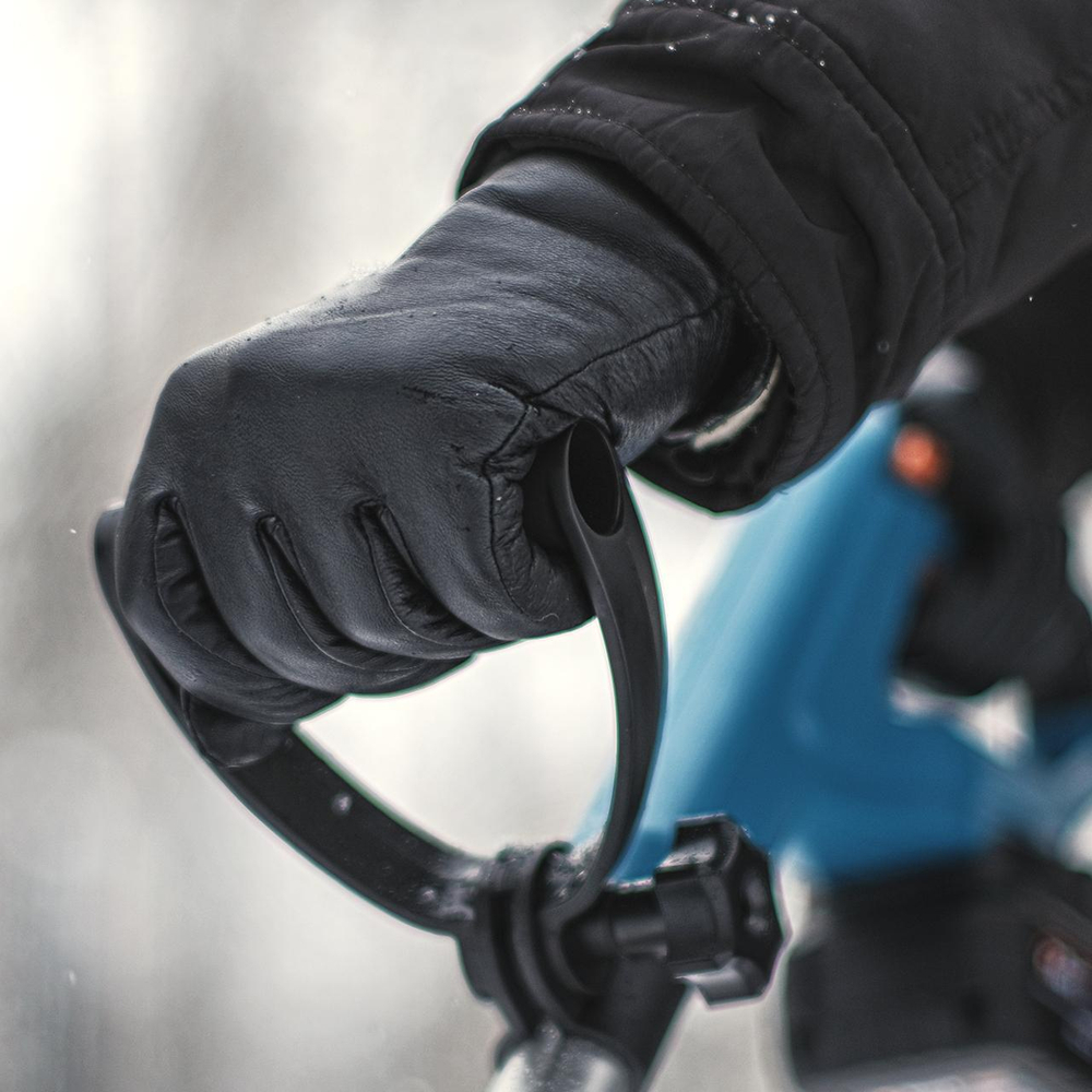 Снегоуборщик аккумуляторный BORT BSF-31