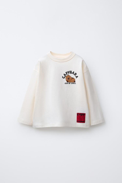 ZARA ФУТБОЛКА С ПРИНТОМ «КАПИБАРА КАПИФАН» ©, ЭКРЮ