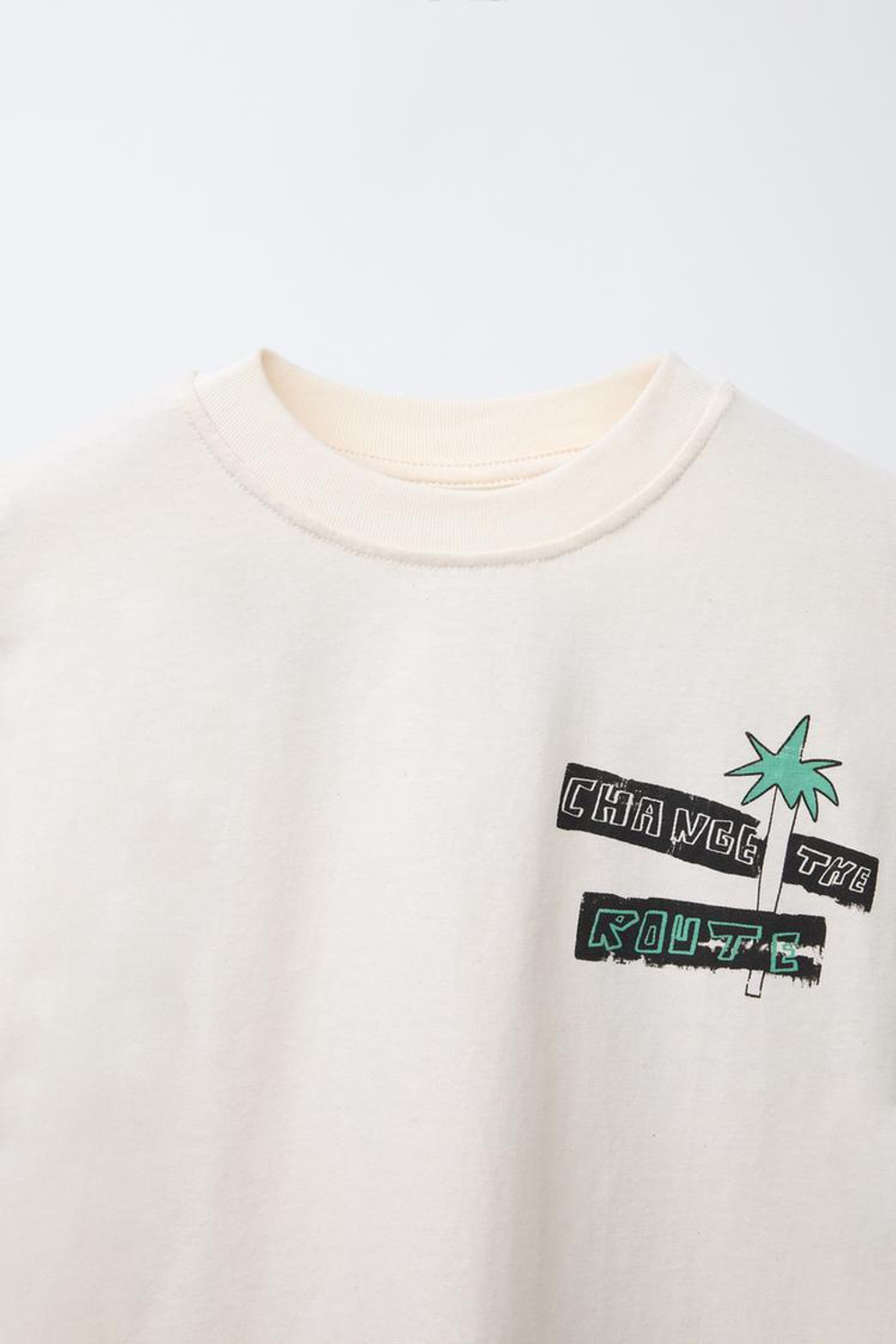 ZARA ФУТБОЛКА С ПРИНТОМ «ПАЛЬМА И СЕРФИНГ», ЭКРЮ