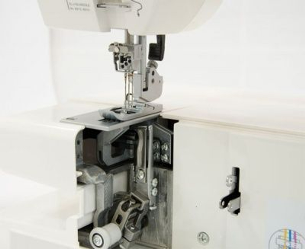 Распошивальная машина Janome Cover Pro 7000 CPS