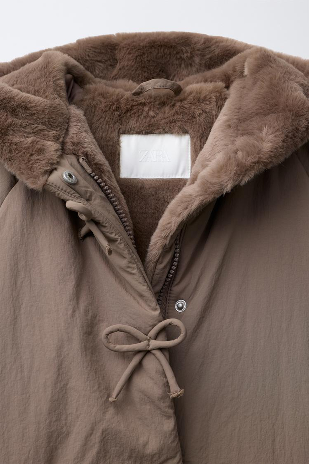 ZARA НЕПРОМОКАЕМОЕ СТЕГАНОЕ ПАЛЬТО С БАНТАМИ, СЕРОВАТО-КОРИЧНЕВЫЙ