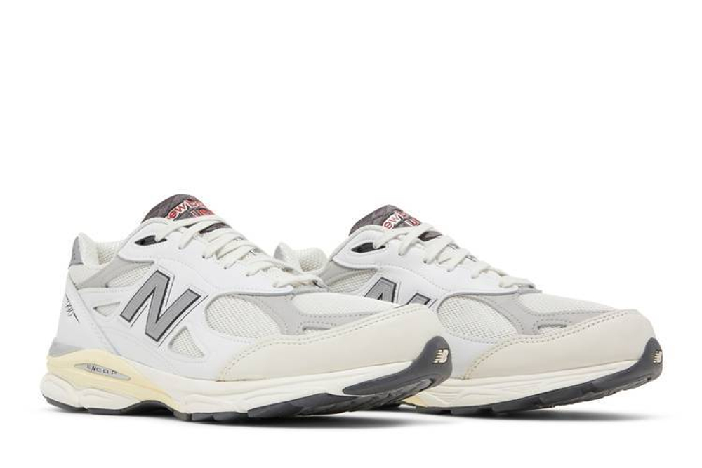 Кроссовки New Balance Teddy Madenb 990 V3