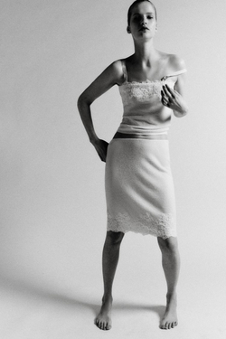 ZARA ВЯЗАНЫЙ ТОП С КРУЖЕВОМ И ВЫШИВКОЙ, ЭКРЮ