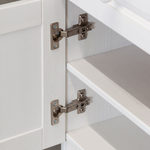 Прикроватная тумба с ящиком и дверью Харви с филенкой для спальни в викторианском стиле, тумба прикроватная деревянная белая с ящиком и дверцей на ножках напольная из массива сосны