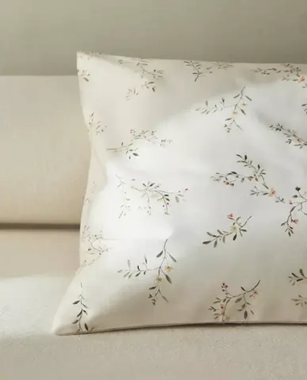 ZARA HOME НАВОЛОЧКА С МЕЛКИМ ЦВЕТОЧНЫМ ПРИНТОМ, ЭКРЮ
