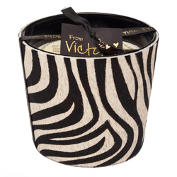 nan Свеча ароматическая Hairy zebra black Victoria with Love Мультиколор
