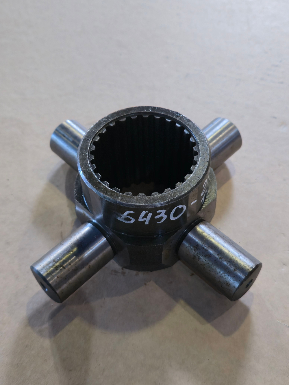 Крестовина МАЗ дифференциала межмостового ОАО МАЗ