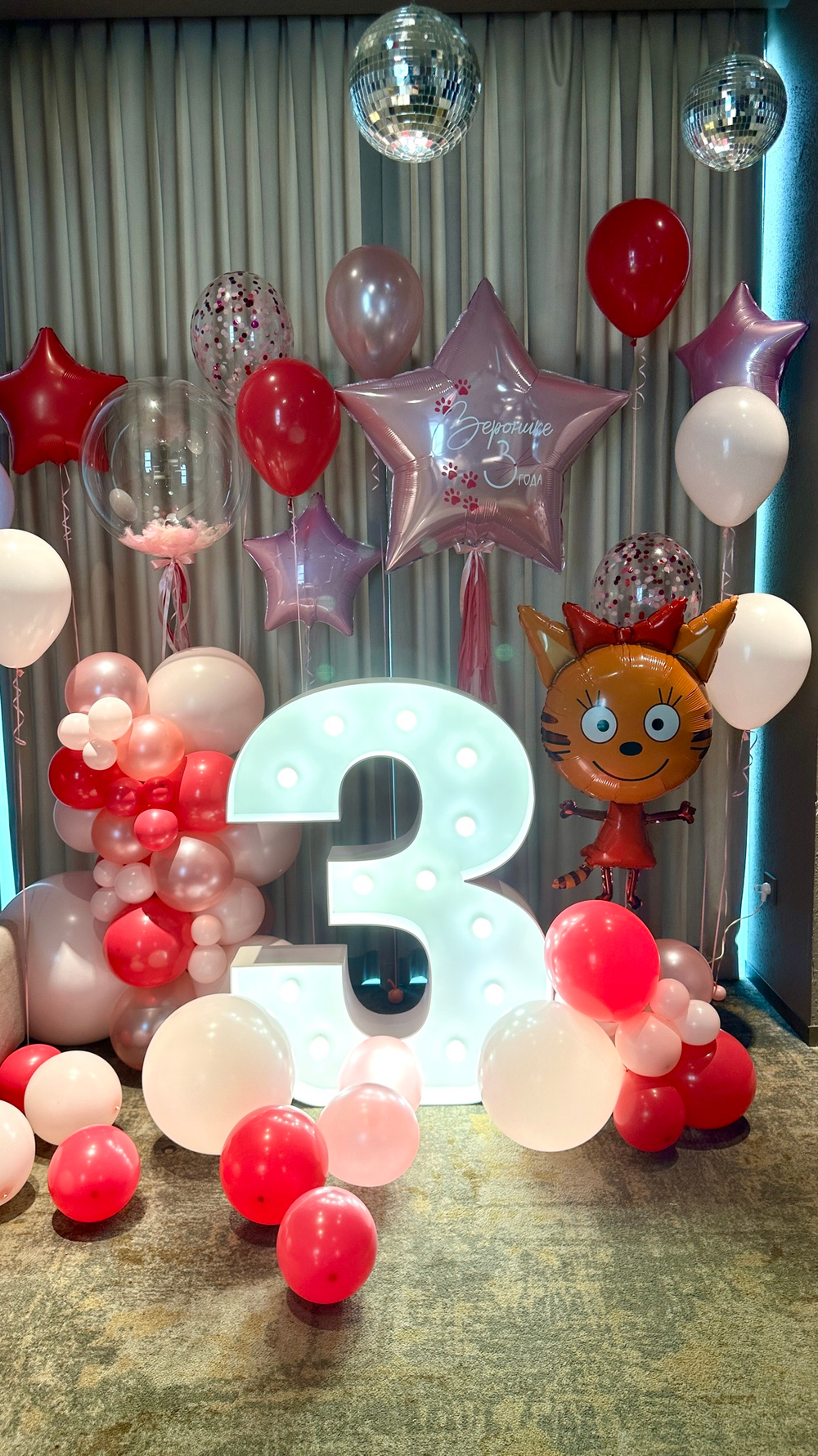 Воздушные шары Фотозона Три кота Карамелька световая цифра 3 №3418