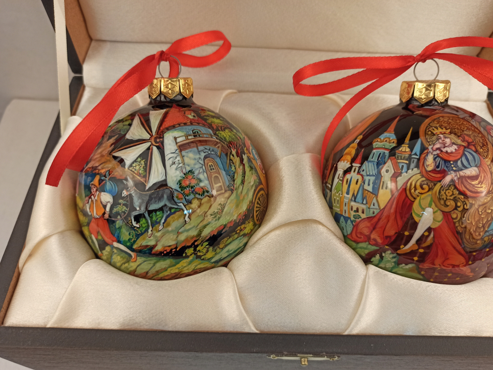 Набор новогодних шаров с полной росписью "Кот в сапогах" и "Золушка"