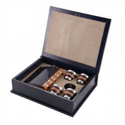 Набор из фляжки и четырех стопок