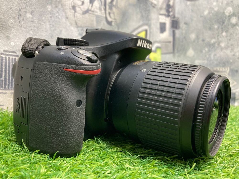Nikon D5200 Kit 18-55mm 3.5-5.6G ED 12.100 кадров