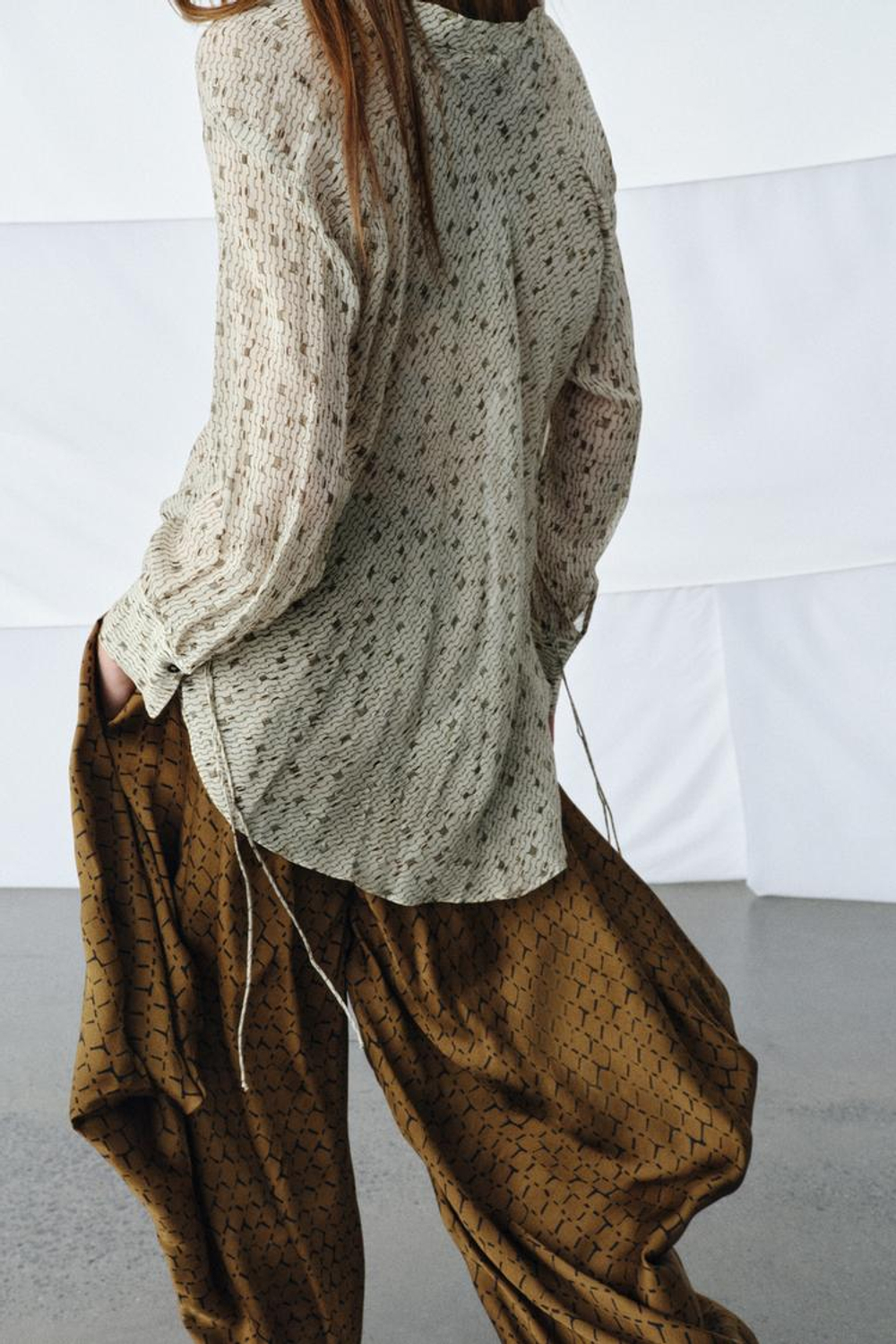 ZARA РУБАШКА ИЗ СТРУЯЩЕЙСЯ ТКАНИ С ПРИНТОМ — ZW COLLECTION, РАЗНОЦВЕТНЫЙ