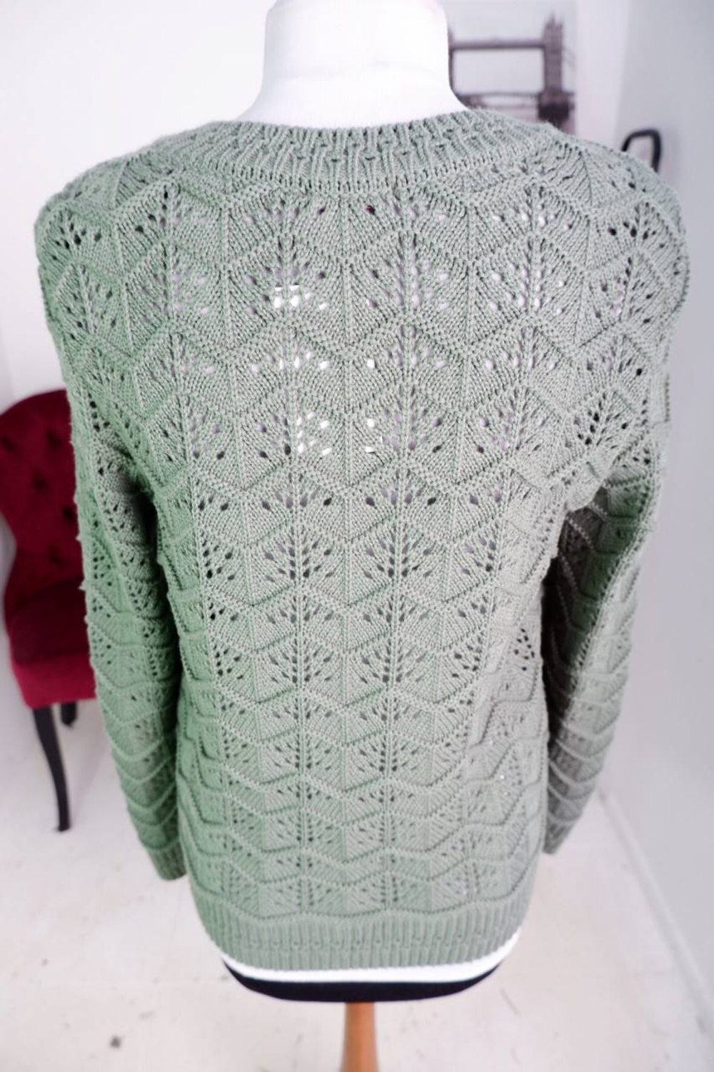 Кардиган приятного оттенка для уютного вечера, визуально на 46 размер