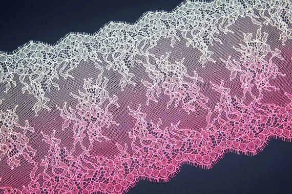 01-57 Кружево шантильи 23 см, желтый/розовый