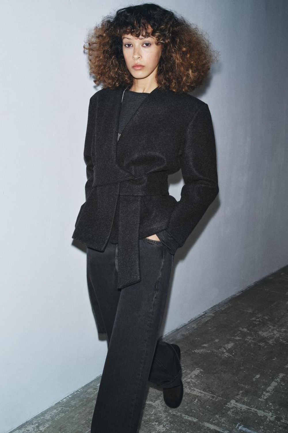 ZARA МЯГКАЯ КУРТКА С ПОЯСОМ, СЕРЫЙ МЕЛАНЖ