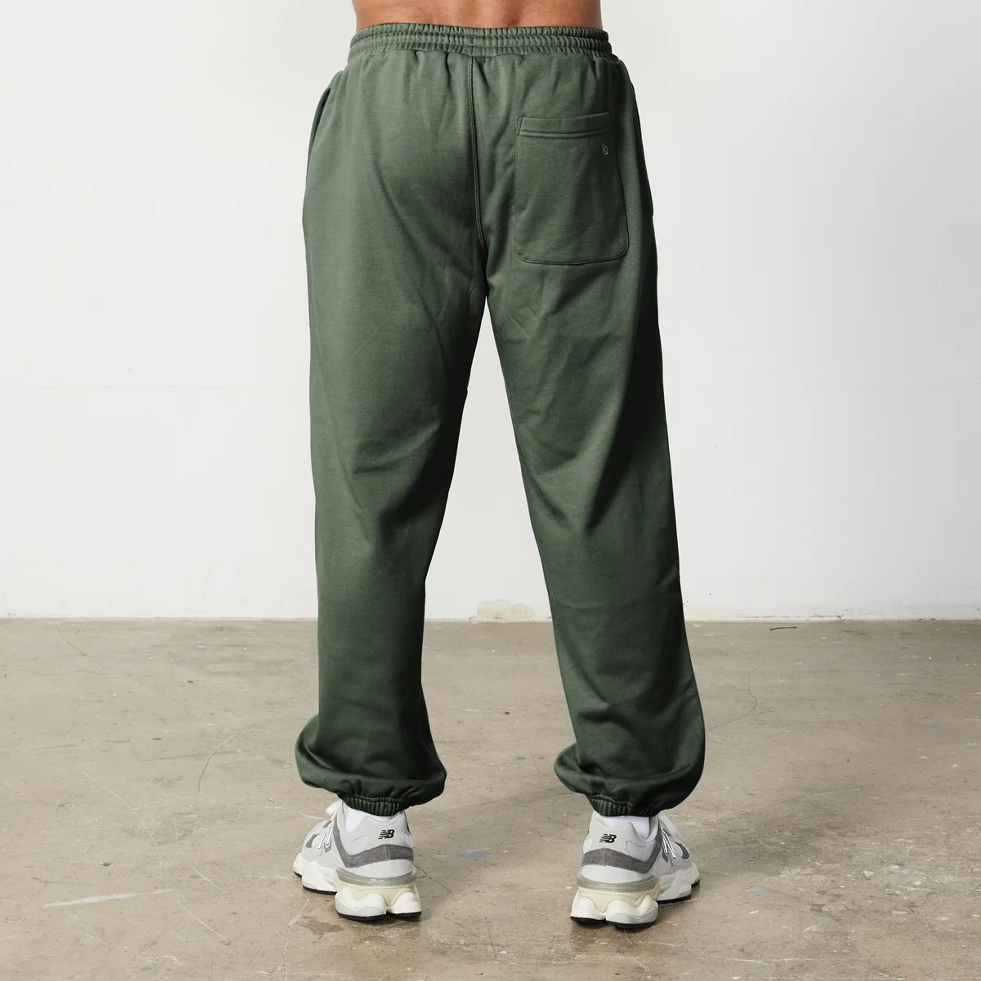 Штаны VANQUISH Essential Oversized Sweatpants Green