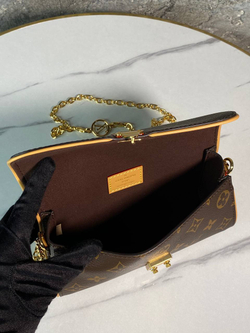 Клатч Louis Vuitton