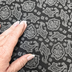 Ткань подкладочная сумочная Черная с огурцами