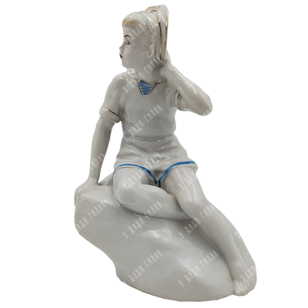 Фарфоровая статуэтка Петя Бачей. Городница. Фарфор, золочение. УССР.  1957-1960 гг.