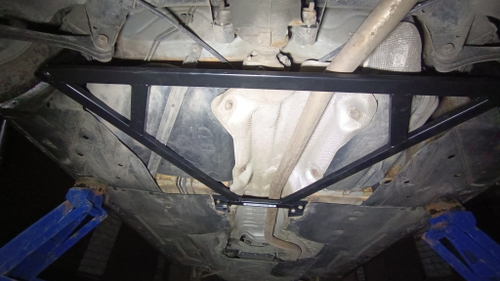 Распорка средняя нижняя BMW F30 (ПОД ЗАКАЗ)