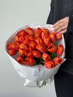 Букет из 35-ти оранжевых тюльпанов