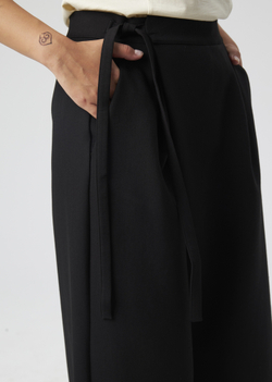 BUTTON-FRONT TROUSERS | L | BLACK