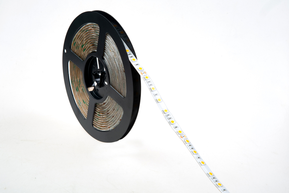 Лента светодиодная SMD тёпло-белая DC24V 14, 4W/m 3000K 1080Lm/m 60д/м CRI>95 IP65,  упаковка 5 метров,  ширина 10мм,  высота 2мм,  самоклейкая