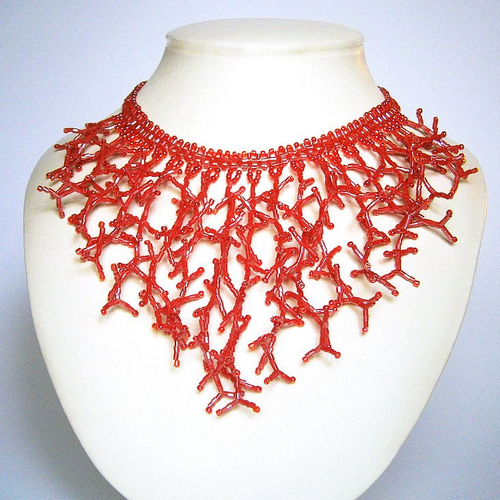 Колье из бисера красное с подвесками "Кораллы"