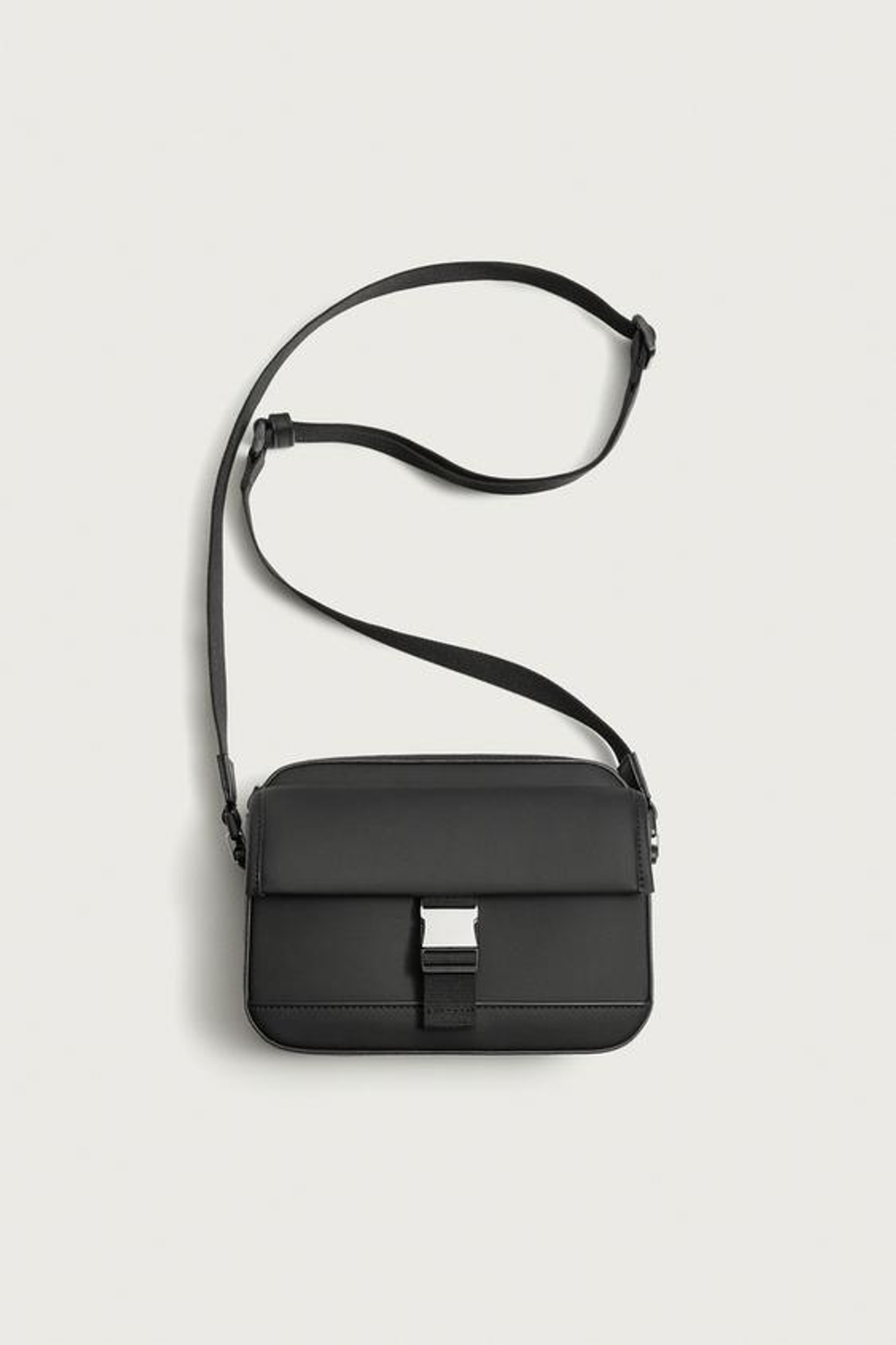 ZARA ПРОРЕЗИНЕННАЯ СУМКА С ПРЯЖКОЙ, ЧЕРНЫЙ