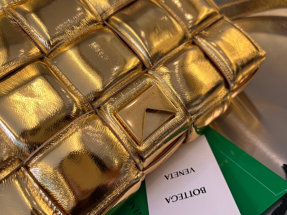 Bottega Veneta Small Cassette 19 cm