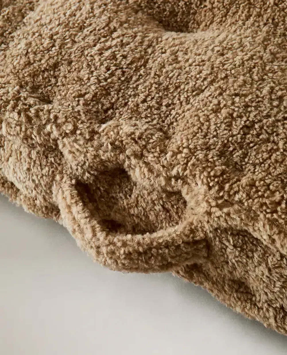 ZARA HOME ПОДУШКА ДЛЯ ДОМАШНИХ ЖИВОТНЫХ С ИСКУССТВЕННЫМ МЕХОМ