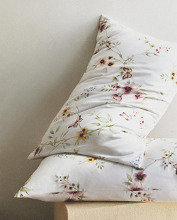 ZARA HOME НАВОЛОЧКА ИЗ САТИНА С ЦВЕТОЧНЫМ ПРИНТОМ, ЖЕЛТОВАТО-БЕЛЫЙ