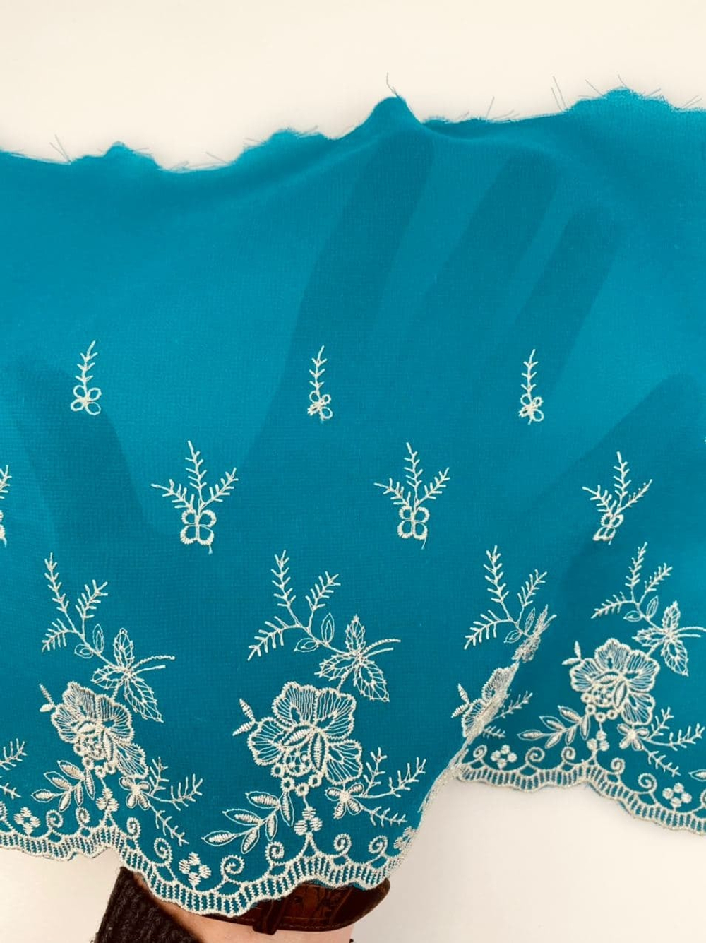 Вышивка на шифоне темно-бирюзовая 22 см