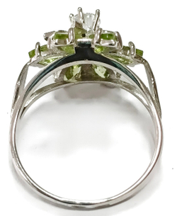 Ювелирное кольцо из серебра 925 пробы,вставка хризолит,фианиты,размер 19.5