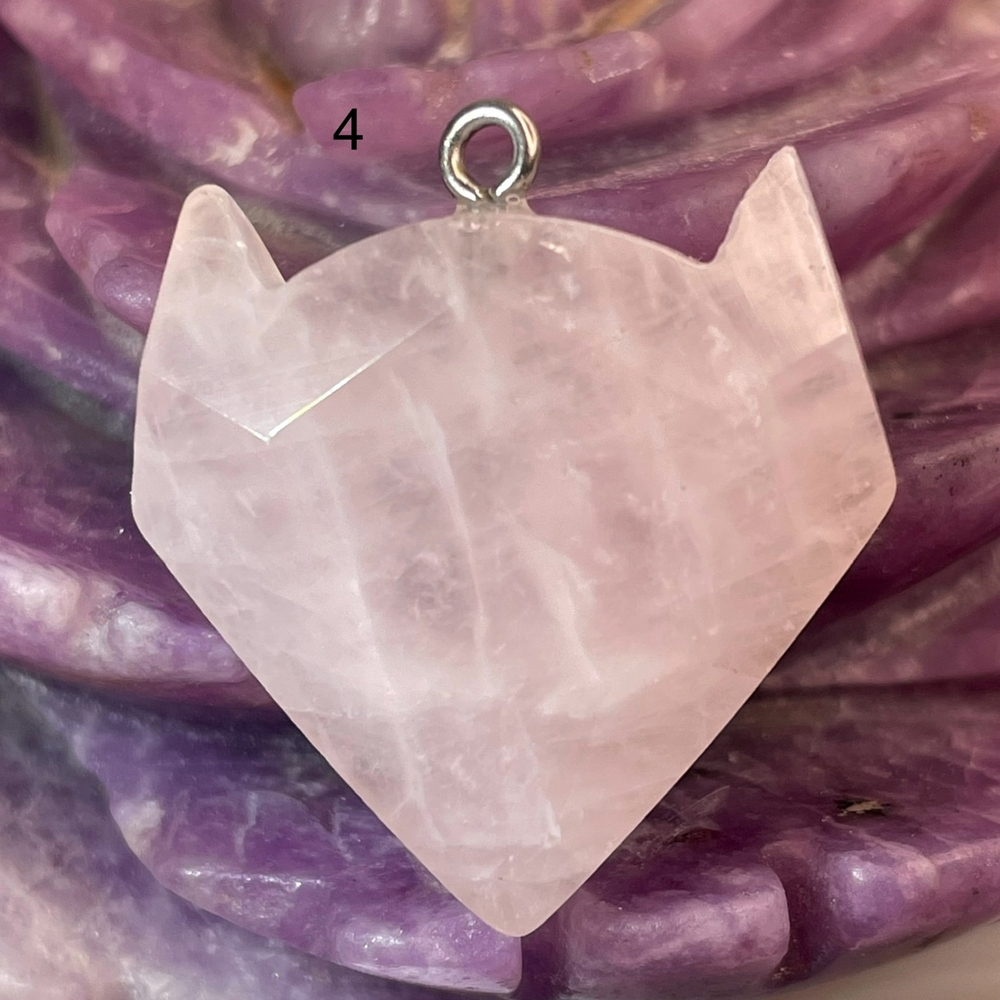 47858 Розовый кварц Кулон Лиса граненый 26*28мм