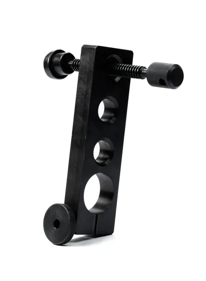 Прижимной рычаг для опоры ø50 мм с подвижным фиксирующим элементом и V-образным прижимом d28 мм, Слот-Стол