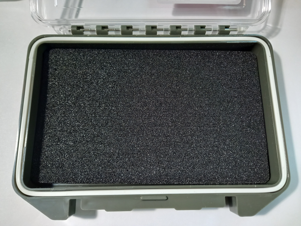 Коробочка с пенкой для мушек и блёсен. 150*111*28