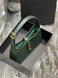 Saint Laurent Le 5 à 7 Hobo Bag