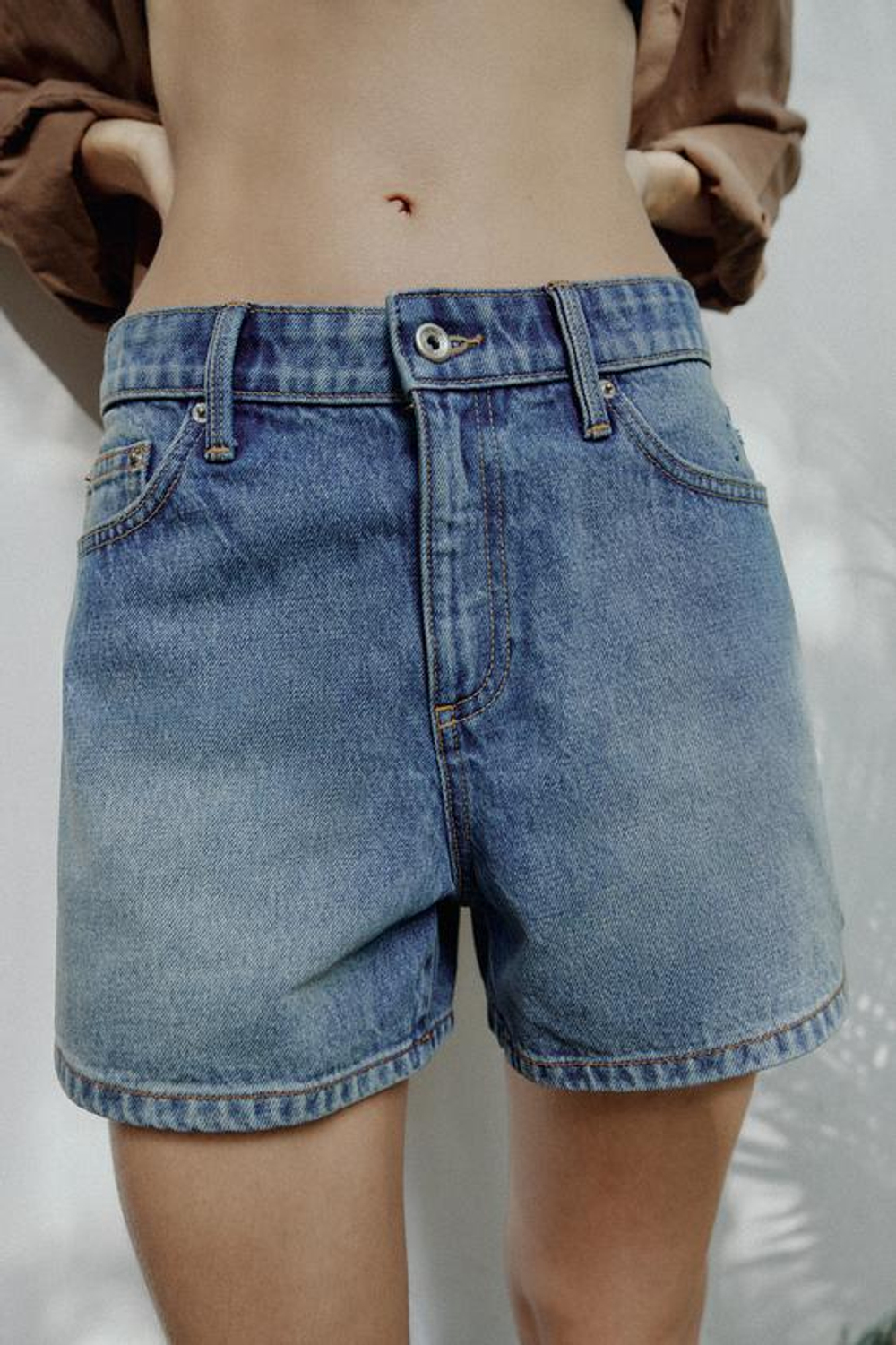 ZARA ШОРТЫ Z1975 MOM FIT СО СРЕДНЕЙ ПОСАДКОЙ, СИНИЙ