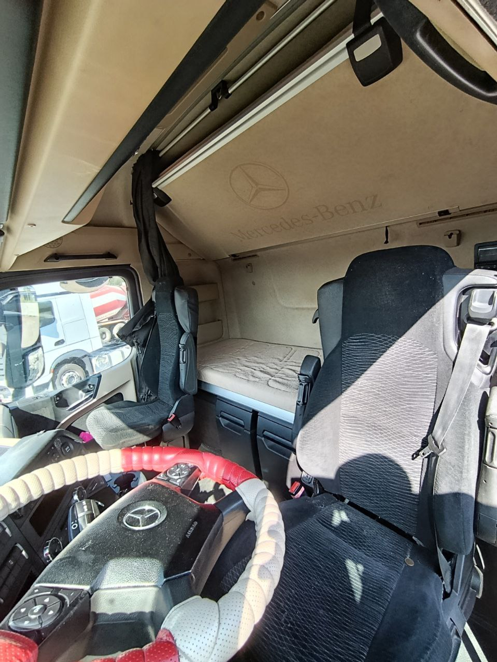 Mercedes-Benz ACTROS 4x2 Седельный тягач 1845 LS (Дизельный, 12,8 л, 476 л.с., МТ)